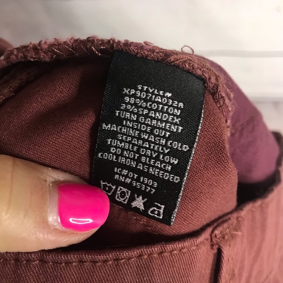 Sanctuary Cropped Burgundy Pants Size 25 - Picture 6 of 9
